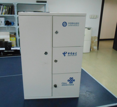 入墻式三網(wǎng)融合光纜分纖箱 網(wǎng)絡(luò)機(jī)柜中的安防通用配件